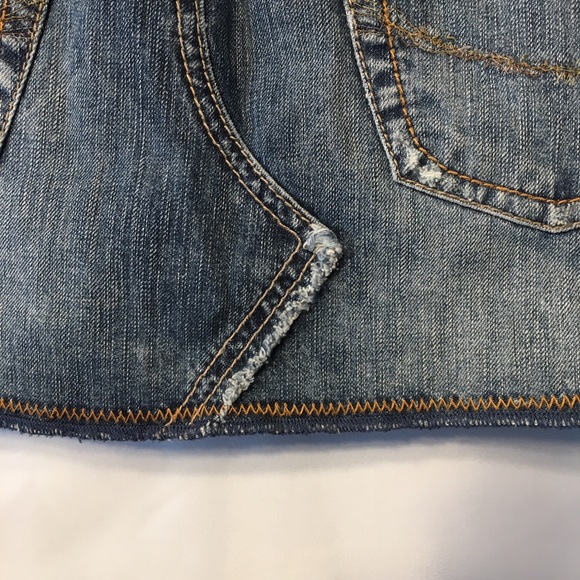 Silver Brand Short Distressed Jean Skirt Size 32 - Picture 4 of 6